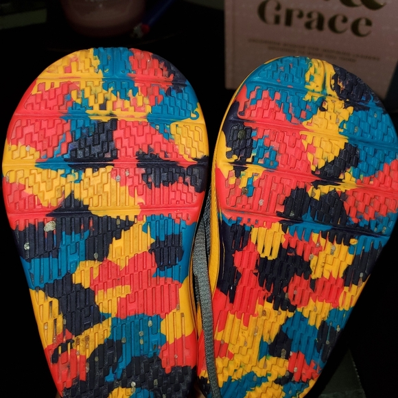 Nike Sneakers (Akademik) - Picture 3 of 4